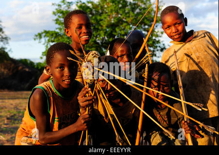 TANZANIA, Kondoa, children of Sandawe a hunter tribe play with bow and arrow Stock Photo