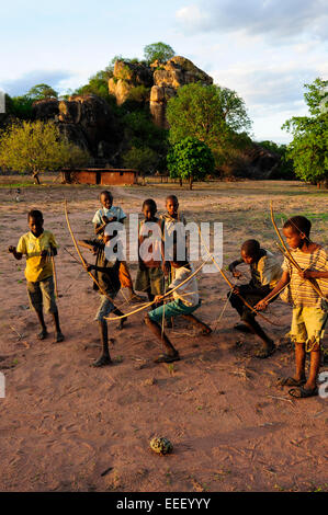 TANZANIA, Kondoa, children of Sandawe a hunter tribe play with bow and arrow Stock Photo