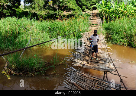 TANZANIA, Korogwe, hanging bridge in Kwalukonge / TANSANIA, Korogwe, Haengebruecke in Kwalukonge Stock Photo