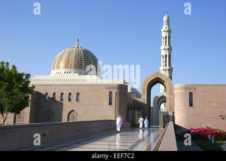 Oman Reisen Sultan Qaboos Grand Moschee Muscat Maskat Masquat Mosque Kuppel Turm Minarett Religion Islam Gebaeude Bauwerk Archit Stock Photo