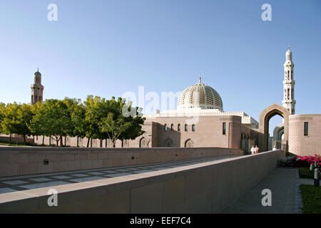 Oman Reisen Sultan Qaboos Grand Moschee Muscat Maskat Masquat Mosque Kuppel Turm Minarett Religion Islam Gebaeude Bauwerk Archit Stock Photo