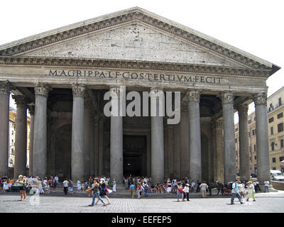 Italien, Rom, Piazza della Rotonda, Pantheon, Touristen, Hauptstadt, Stadt, Santa Maria Rotonda, Bauwerk, historisch, Architektu Stock Photo