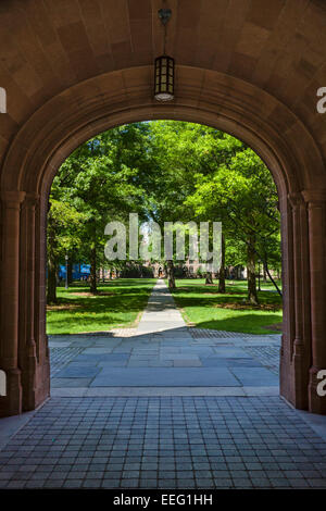 The old campus viewed through an archway in Vanderbilt Hall, Yale University, New Haven, Connecticut, USA Stock Photo
