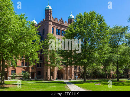 Students sunbathing on the grass in front of Phelps Hall on the Old Campus, Yale University, New Haven, Connecticut, USA Stock Photo