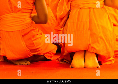 Buddhist monks at prayer at Wat Phra, Doi Suthep, Chiang Mai, Thailand Stock Photo
