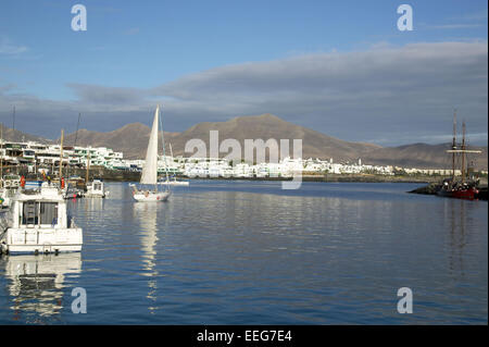 Playa Blanca Hafen Boote Stadtansicht Lanzarote Canary Islands Spain Spanien Canarias Ferien Freizeit Insel Kanarische Inseln La Stock Photo