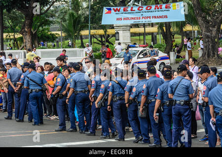 Intramuros, Manila, Philippines, 16th Jan 2015. A group of Philippine National Police gets ready in one of the streets leading to Manila Cathedral on Friday, January 16, 2015 to ensure the security of thousands of people expected to gather along the route of Pope Francis' motorcade. Stock Photo