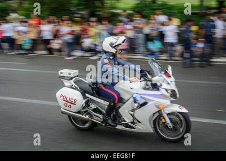 Manila, Philippines, 16th Jan 2015. A motorcycle policeman patrols the route of Pope Francis' motorcade on Friday, January 16, 2015, to ensure the security of  Pope Francis and the faithful during the Holy Father's Apostolic Visit to the Philippines. Stock Photo