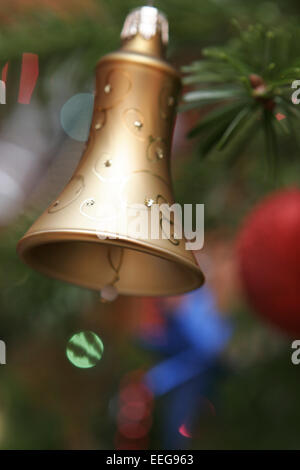 Weihnachtsbaum, Detail, Christbaumkugel, Rot, Glocke, Weihnachten, Christbaum, Christbaumschmuck, Weihnachtsschmuck, Weihnachtli Stock Photo