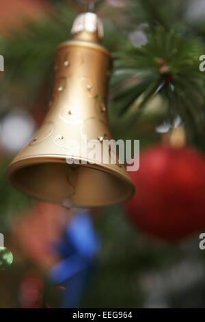 Weihnachtsbaum, Detail, Christbaumkugel, Rot, Glocke, Weihnachten, Christbaum, Christbaumschmuck, Weihnachtsschmuck, Weihnachtli Stock Photo
