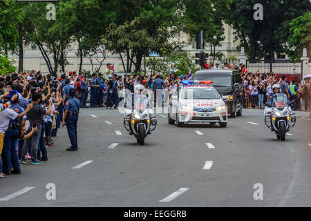 Intramuros, Manila, Philippines, 16th Jan 2015. The lead vehicles of Pope Francis' motorcade passes by thousands of people who have been waiting for hours on Friday, January 16, 2015 to get a glimpse of the Holy Father during his Apostolic Visit to the Philippines. Credit:  tonyoquias/Alamy Live News Stock Photo