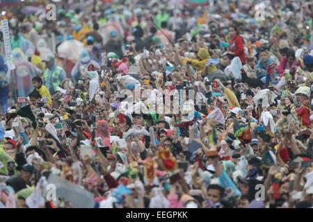 Manila, Philippines. 18th Jan, 2018. The crowd waves to Pope Francis after his closing mass at the Quirino Grandstand, Rizal Park on January 18, 2015. The mass was attended by an estimate of 6-7 million people. Photo by Mark Cristino. Credit:  Mark Fredesjed Cristino/Alamy Live News Stock Photo