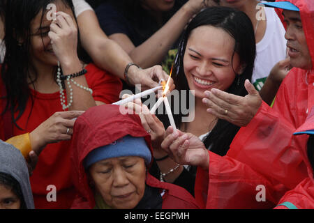 Manila, Philippines. 18th Jan, 2018. The crowd light their candles during Pope Francis' closing mass at the uirino Grandstand, Rizal Park on January 18, 2015. The mass was attended by an estimate of 6-7 million people. Photo by Mark Cristino. Credit:  Mark Fredesjed Cristino/Alamy Live News Stock Photo