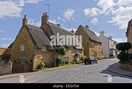 Row of thatched cottages in the pretty Northamptonshire village of Boughton. Stock Photo