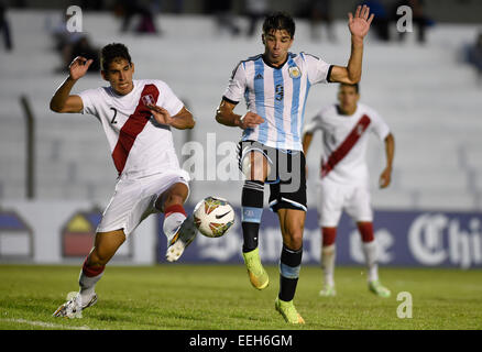 Colonia, Uruguay. 18th Jan, 2015. Argentina's Giovanni Simeone (R) vies with Luis Abram (L) of Peru during a match of the South American U20 soccer tournament at the Alberto Supici Stadium in Colonia, Uruguay, Jan. 18, 2015. © Nicolas Celaya/Xinhua/Alamy Live News Stock Photo