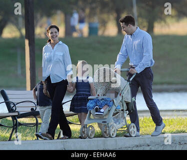 Katie Holmes and Ryan Reynolds film scenes for their upcoming movie 'Woman In Gold' on location in a park  Featuring: Katie Holmes,Ryan Reynolds Where: Encino, California, United States When: 16 Jul 2014 Stock Photo