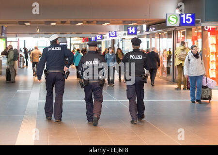Berlin, Germany. 17th Jan, 2015. Police patrol through the central station in Berlin, Germany, 17 January 2015. German security services are following up information which amay be hinting at possible attacks of islamist terrorist attacks. Unverified reports of foreign intelligence services relayed to German intelligence have identified Berlin and Dresden's central station as possbile targets. Photo: Maurizio Gambarini/dpa/Alamy Live News Stock Photo