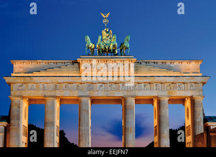 Germany, Berlin: Nocturnal and detailed view of the historic town gate Brandenburger Tor with the Quadriga on top Stock Photo