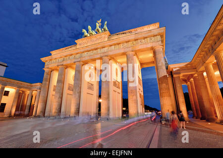 Germany, Berlin: Historic gate 'Brandenburger Tor' by night Stock Photo