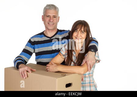 Paar mittleren Alters mit Umzugskartons, Middle-aged couple with removal boxes Stock Photo