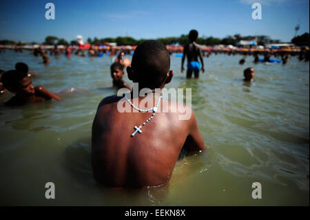 Beach goers enjoy the waters of Palm Piscinão, north of the city of Rio