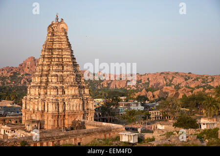 Gopuram of the Virupaksha Temple and the village of Hampi, Karnataka, India Stock Photo