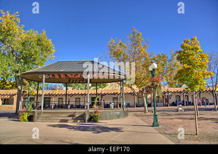 Gazebo (front), Indian Market, Governor's Palace (built 1610), Plaza of Santa Fe, Santa Fe, New Mexico, USA Stock Photo