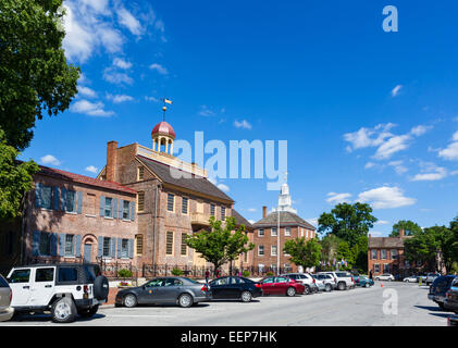 Delaware Street in the historic district showing the Old New Castle Court House, New Castle, Delaware, USA Stock Photo