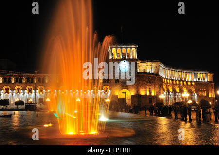 Fountains in Republic Square (Hanrapetutyan Hraparak) during light and ...