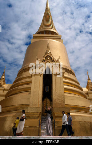 Golden stupa, Temple of the Emerald Buddha (Wat Phra Kaew) in the Grand Palace, Bangkok, Thailand, Southeast Asia, Asia. The Gra Stock Photo