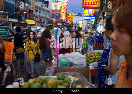 Restaurants and nightlife in Thanon Yaowarat road at night in central Chinatown district of Bangkok Thailand. Yaowarat and Phahu Stock Photo