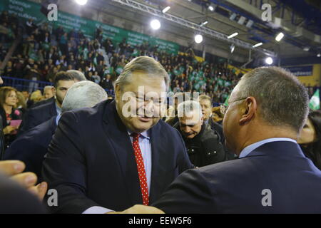 Athens, Greece. 21st January 2015. Evangelos Venizelos (left), the Greek Deputy Prime Minister and Minister for Foreign Affairs and President of PASOK, greats Sergei Stanishev (right), the President of the Party of European Socialists and former Prime Minister of Bulgaria, poses for the cameras. PASOK (Panhellenic Socialist Movement) the junior partner in the current Greek government held their final election rally in Athens. Main speakers were the president of PASOK Evangelos Venizelos and Sergei Stanishev,President of PES. Credit:  Michael Debets/Alamy Live News Stock Photo