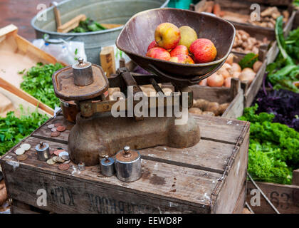 Old fashioned traditional weighing scales apples Stock Photo