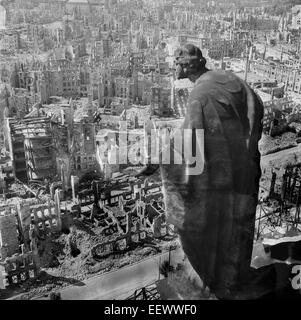 The photo by famous photographer Richard Peter sen, shows the view from the tower of the city hall (Rathaus) southwards over the destroyed city of Dresden with the 'Bonitas' sculpture (Allegory of goodness). The photo was taken in 1945. Especially the Allied air raids between 13 and 14 February 1945 led to extensive destructions of the city. Photo: Deutsche Fotothek/Richard Peter sen.- NO WIRE SERVICE Stock Photo