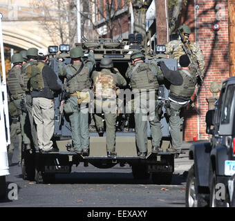 Various SWAT teams stage along High Street during the Yale lockdown Monday Morning. New Haven CT USA Stock Photo