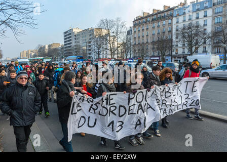 Paris, France French High Scho-ol Students March from Bordeaux in Support of 'Charlie Hebdo' Shooting Attack, Crowd Teens Teenagers on Street Holding Banners, protests Stock Photo