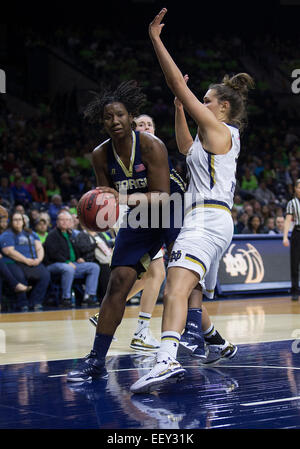 South Bend, Indiana, USA. 22nd Jan, 2015. Georgia Tech forward Zaire O'Neil (21) goes up for a shot as Notre Dame forward Kathryn Westbeld (33) defends during NCAA Basketball game action between the Notre Dame Fighting Irish and the Georgia Tech Yellow Jackets at Purcell Pavilion at the Joyce Center in South Bend, Indiana. Notre Dame defeated Georgia Tech 89-76. © csm/Alamy Live News Stock Photo