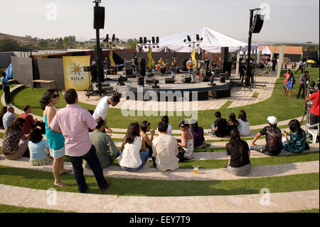 Sula Fest 2009 - Hosted by Sula Vineyards in association with The Misha Satya Raj Group  Sula Vineyards is celebrating its tenth anniversary with 'Sula Fest'  a day-long concert at the beautiful open-air, Greek-style amphitheater, set in the middle of Sulas own estate vineyards'  the festival will provide a unique opportunity to experience the combined social pleasure of wine , food and music.   The festival will offer visitors a unique opportunity to not only taste wines but also participate in several allied fun activities, attend various artist shows and enjoy gourmet food, and enjoying sho Stock Photo