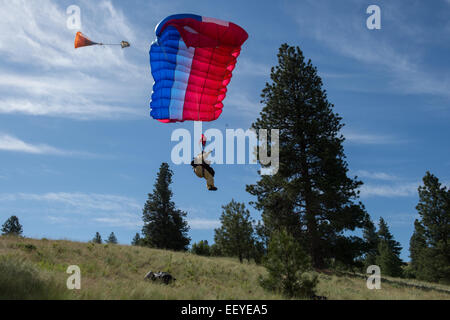 Smoke Jumpers Practice Their Jumps In MIssoula June 10, 2014 ...