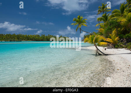 Cook Islands, Aitutaki (aka Araura). One Foot Island, a small 'motu' in the south-east area of the lagoon. Stock Photo