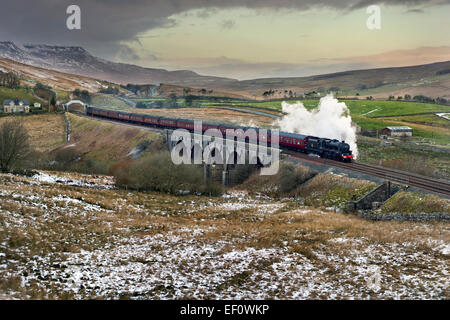 Cumbian Fells, UK. 24th January, 2015. The Winter Cumbian Mountain Express heads southward on the Settle-Carlisle Railway Line, at Lunds Viaduct near Garsdale, Yorkshire Dales National Park, UK Stock Photo