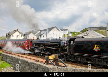 Jacobite Steam train The Lancashire Fusilier 45407 on West Highland ...