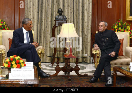 New Delhi. 26th Jan, 2015. U.S. President Barack Obama (L) talks with his Indian counterpart Pranab Mukherjee at Presidential Palace in New Delhi, India, Jan. 25, 2015. U.S. President Barack Obama on Sunday arrived in India for a three-day visit of this country. Credit:  Xinhua/Alamy Live News