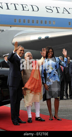 New Delhi. 26th Jan, 2015. U.S. President Barack Obama (L), first lady Michelle Obama (R), and Indian Prime Minister Narendra Modi gesture upon arrival at the Palam Air Force Station in New Delhi, India, Jan. 25, 2015. U.S. President Barack Obama on Sunday arrived in India for a three-day visit of this country. (Xinhua)