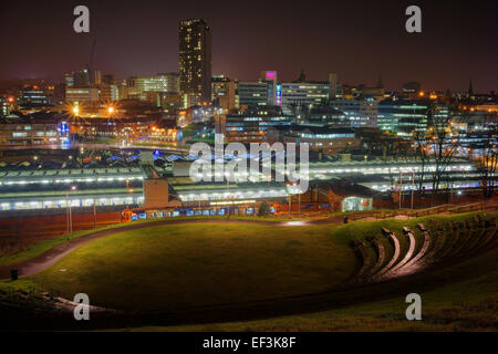 UK, South Yorkshire, Sheffield Skyline and Ampitheatre at night from South Street. Stock Photo