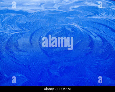 ICE PATTERNS ON BONNET OF BLUE CAR ON FROSTY MORNING GLOUCESTERSHIRE ENGLand UK Stock Photo
