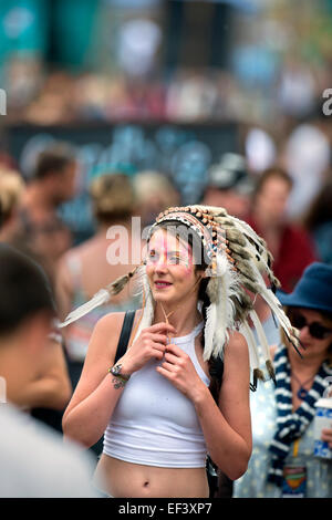 A girl wearing the Native American style headdress Fancy dress which has become controversial at the Glastonbury Festival 2014 a Stock Photo