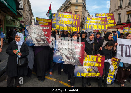 Paris, France, French Arabic Muslims Demonstrating against discrimination Islamophobia, Racism, Veiled Women in traditional Dress Hijab, with Signs and Banners, religion in politics, muslim woman france Stock Photo