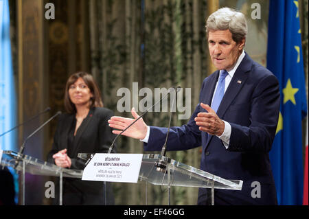 U.S. Secretary of State John Kerry, flanked by Mayor Anne Hidalgo, addresses an audience at City Hall in Paris, France, on January 16, 2015, as he pays tribute to the victims of last week's shooting spree in the city. Stock Photo