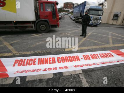 UNITED KINGDOM, Newry : Workmen repair damage buildings overlooking the Newry courthouse where a car bomb that exploded outside Stock Photo